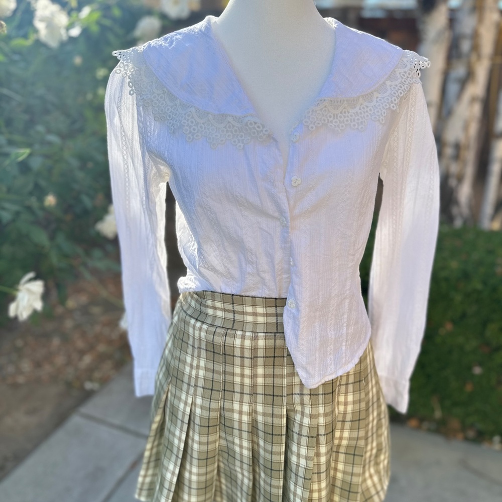 Victorian Style White Eyelet Blouse - Picture 6 of 7